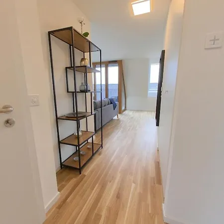 View Spacious 1-bed - Aer8-5f