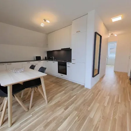 View Spacious 1-bed - Aer8-5f